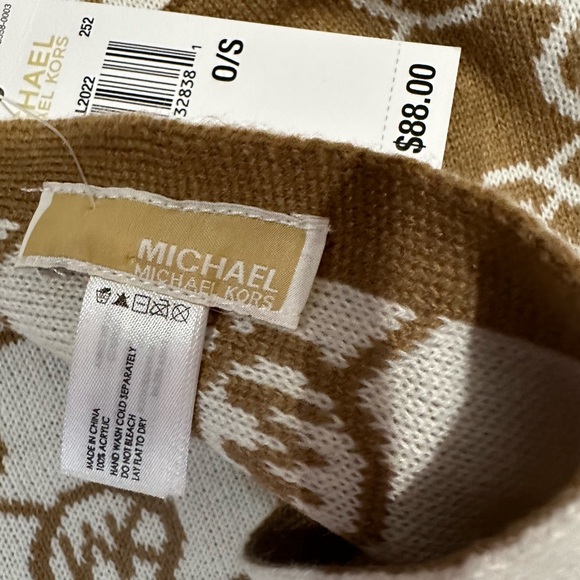 NWT- Micheal Kors Logo Scarf - Picture 5 of 7